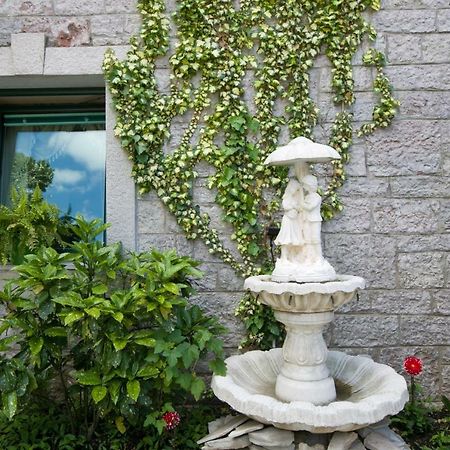 Apartments Holiday Lux Сутоморе Экстерьер фото