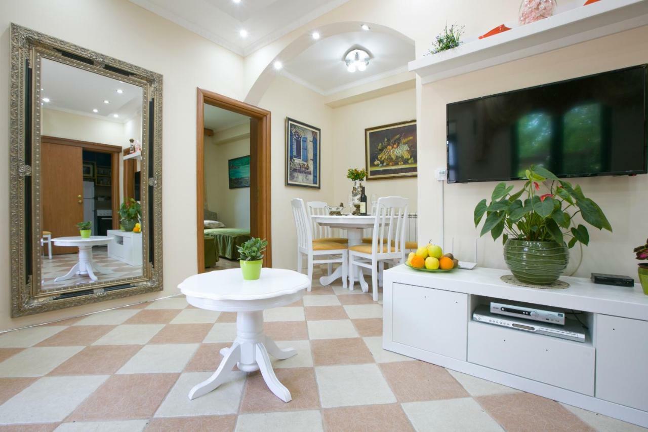 Apartments Holiday Lux Сутоморе Экстерьер фото