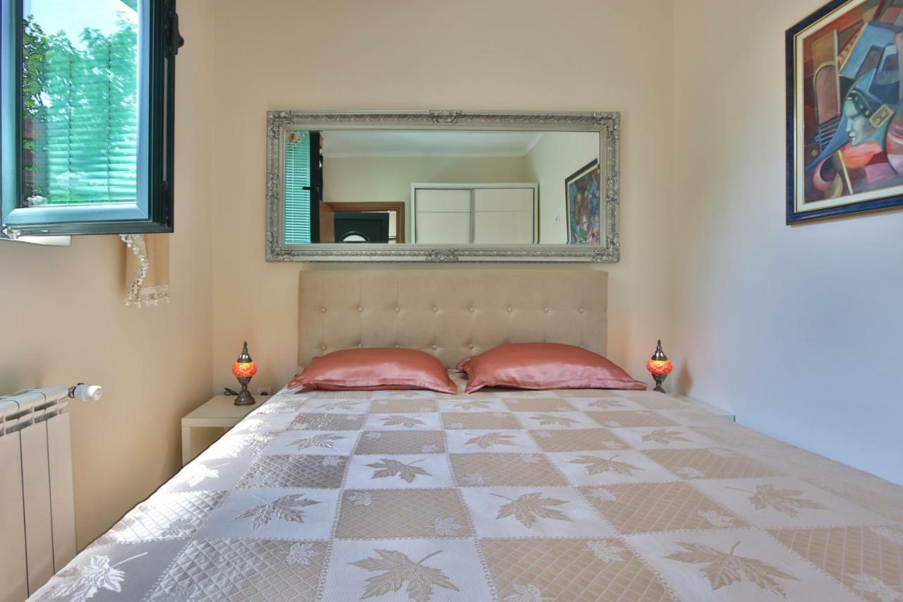 Apartments Holiday Lux Сутоморе Экстерьер фото