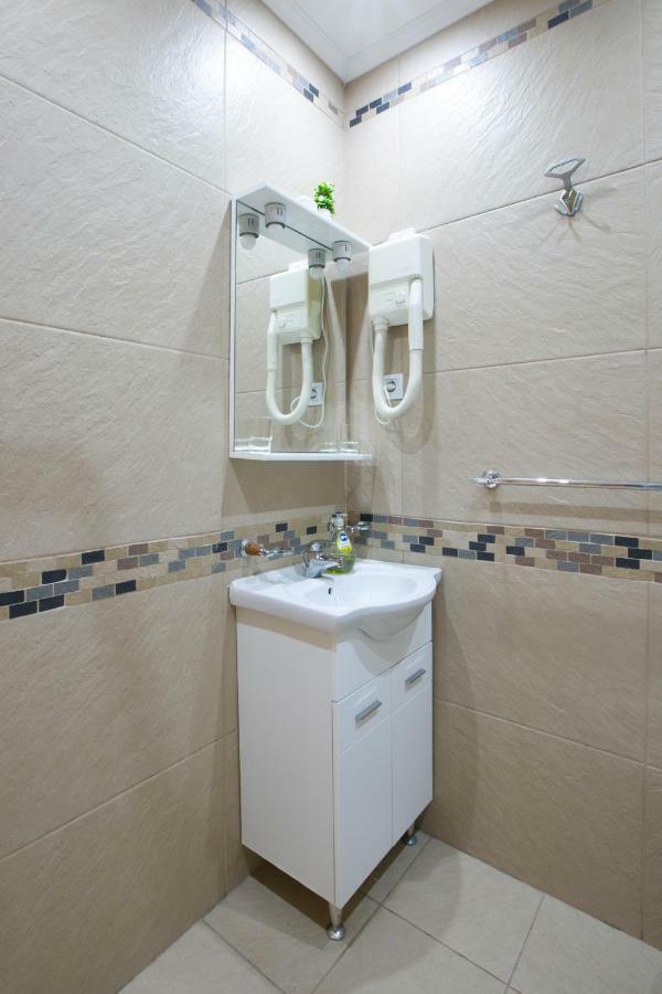 Apartments Holiday Lux Сутоморе Экстерьер фото