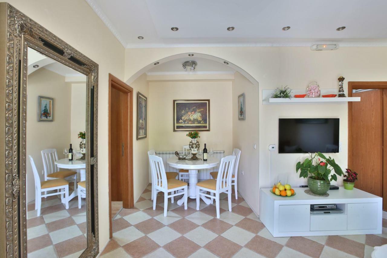 Apartments Holiday Lux Сутоморе Экстерьер фото