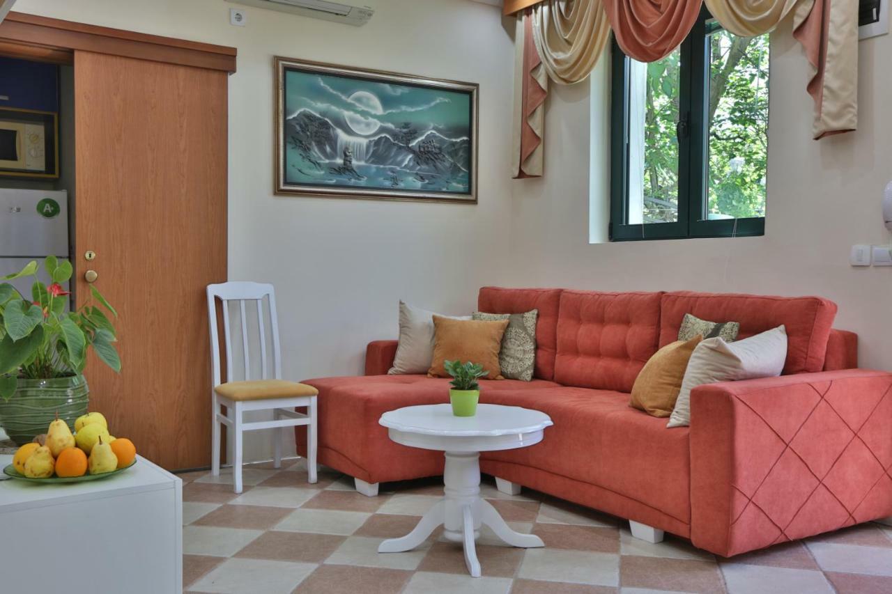 Apartments Holiday Lux Сутоморе Экстерьер фото