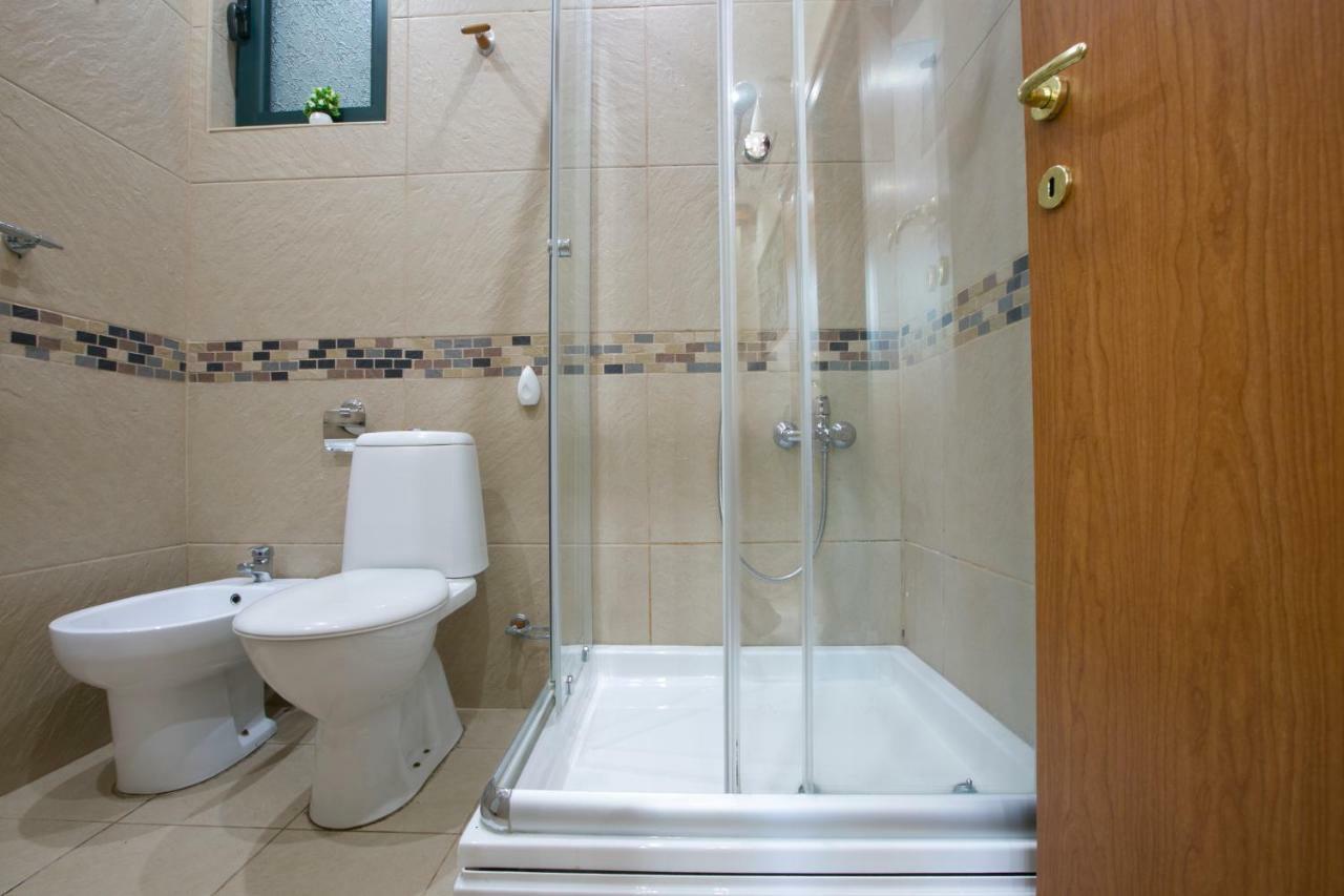 Apartments Holiday Lux Сутоморе Экстерьер фото