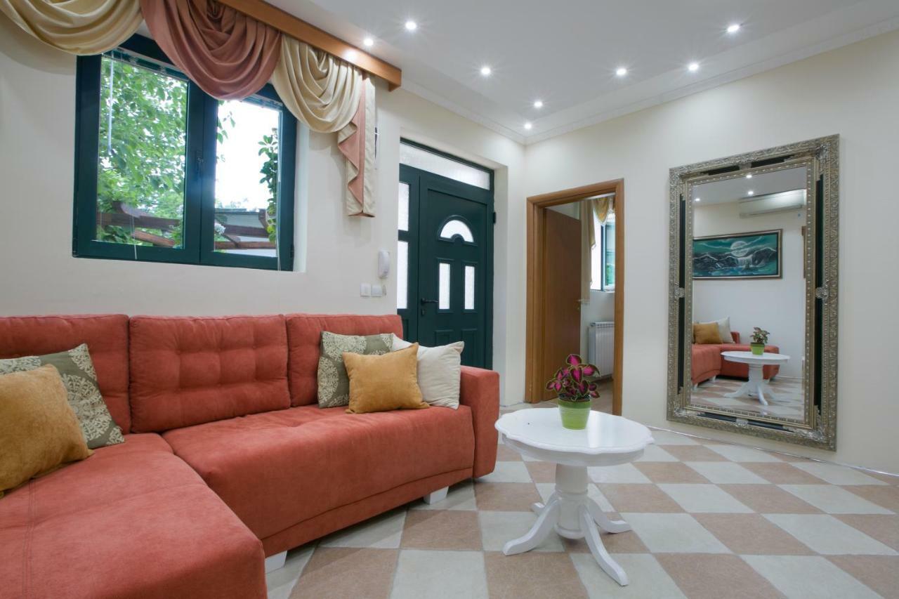 Apartments Holiday Lux Сутоморе Экстерьер фото