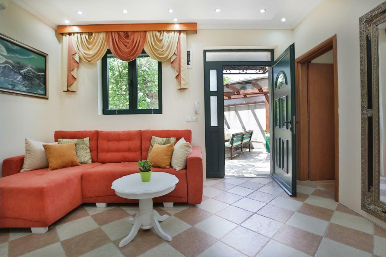 Apartments Holiday Lux Сутоморе Экстерьер фото