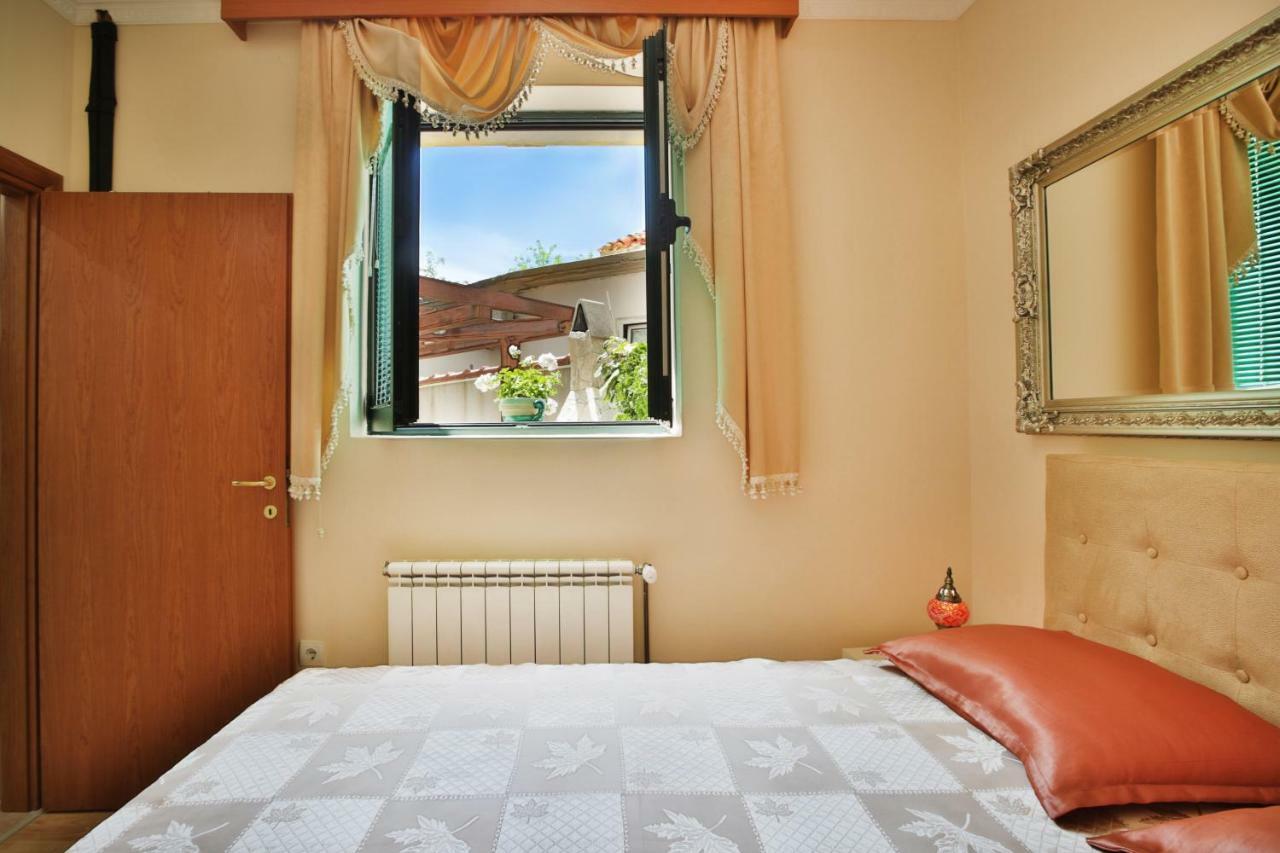 Apartments Holiday Lux Сутоморе Экстерьер фото