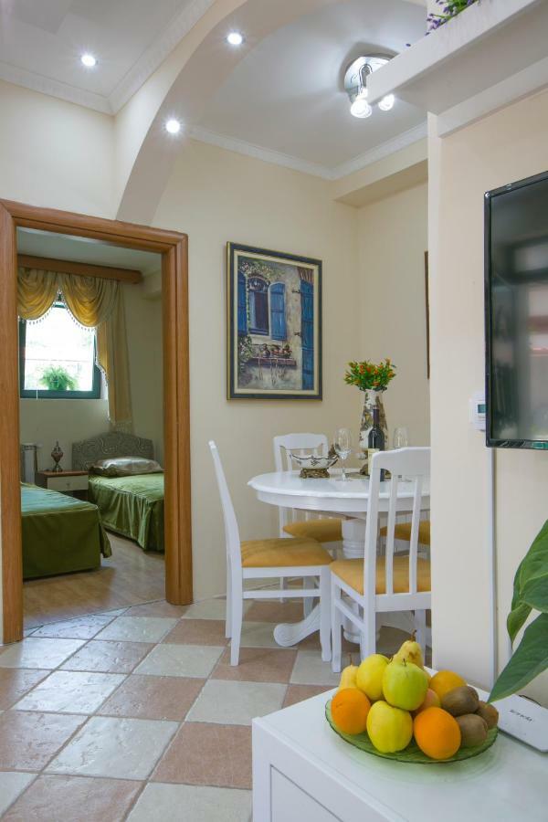 Apartments Holiday Lux Сутоморе Экстерьер фото