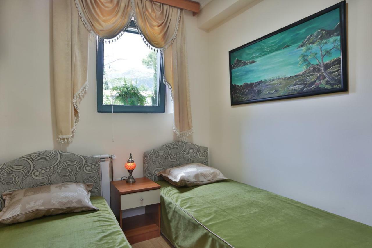 Apartments Holiday Lux Сутоморе Экстерьер фото