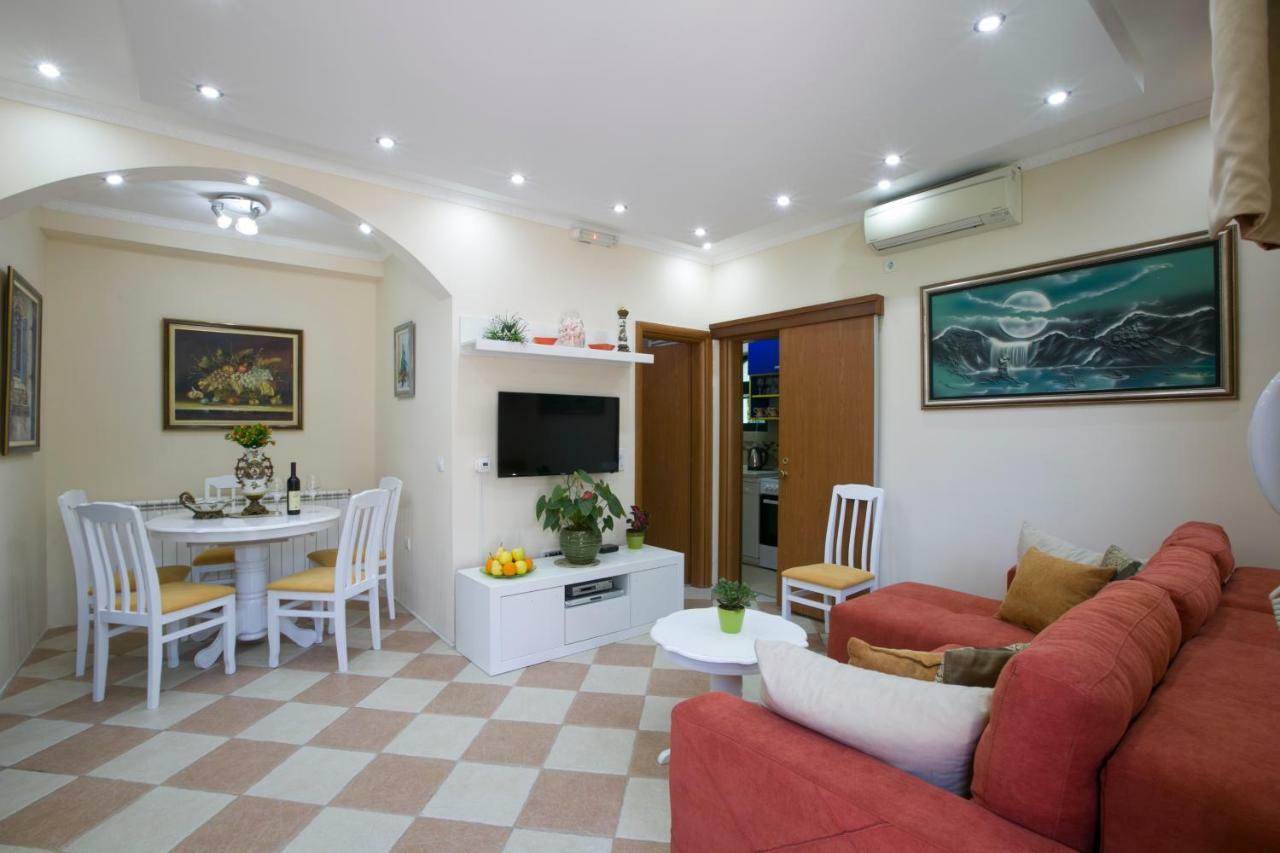 Apartments Holiday Lux Сутоморе Экстерьер фото