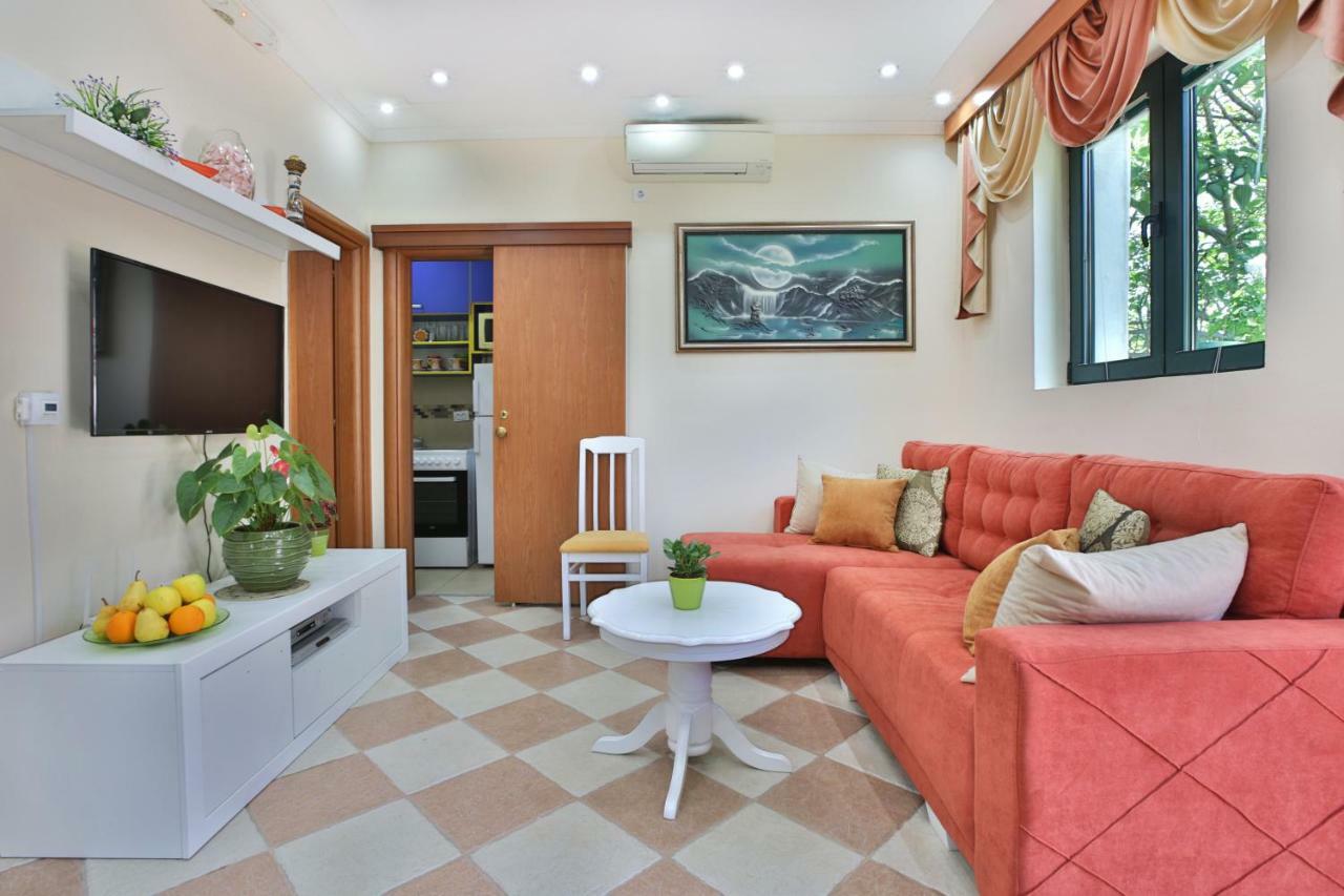 Apartments Holiday Lux Сутоморе Экстерьер фото